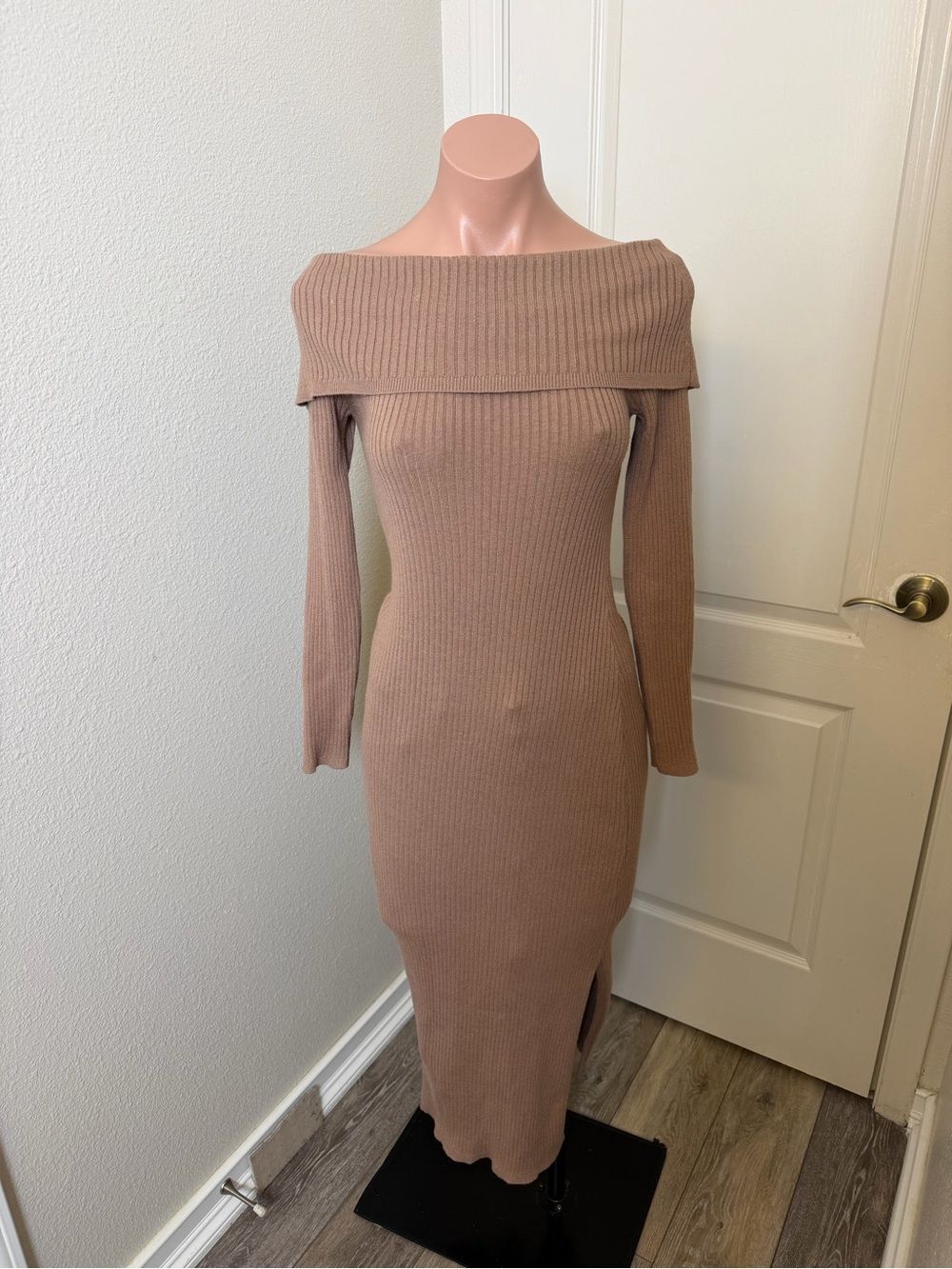 Freshman 1996 Ribbed Off-Shoulder Midi Sweater Dress in Tan Color Sz XS